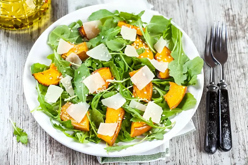 Salad with hard cheese and baked pumpkin