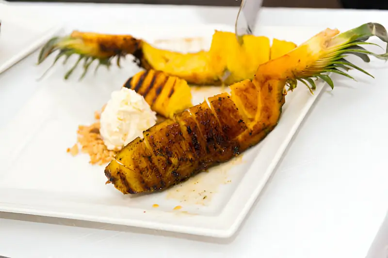 Spicy grilled pineapples